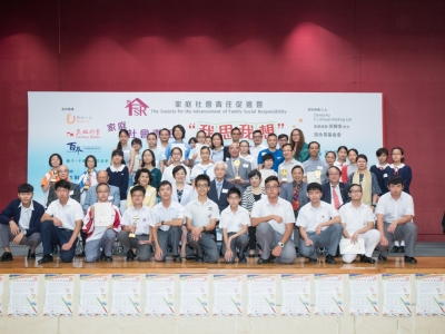 同學於〈「我思我想」全港徵文比賽 2018〉榮獲初中優異獎、最踴躍參與大獎（中文科）