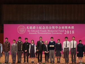 校友楊易洛、李駿軒先生榮鑊〈尤德爵士紀念基金高中學生獎 2018〉（升學及生涯規劃組）