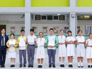 1st English Signature Collection Award Presentation (English Department)