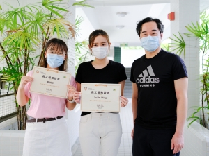 校友蘇希晴小姐及鄭靖彤小姐榮獲保良局共跨疫境 DSE 義工服務證書 2020（社會服務組）