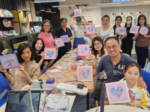 幸福加油站：Well-being Tuesday 塑膠彩體驗 — 母親節主題畫作 2024（輔導組）